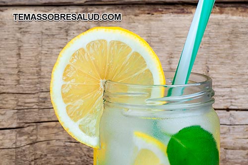 Beneficios de Tomar agua de limón