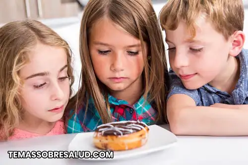 Gestionar la dieta del niño es clave para mantener un control de la insulina ajustado.
