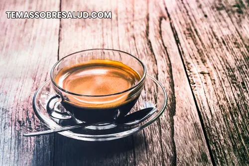 El ácido y la cafeína del café pueden causar irritación y molestias intensas